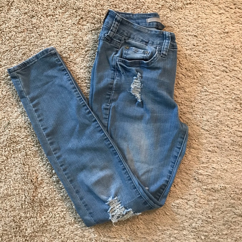 !IT distressed skinny jeans